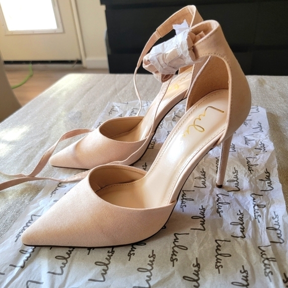 Lulus Shoes - New Lulus natural color Wylenn heels 6.5